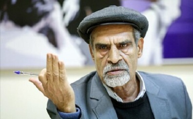 وکیل زنده یاد نعمت احمدی وکیل متخصص کیفری در تهران در حال سخنرانی با رسانه