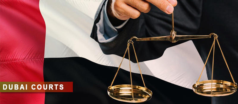 تصویر ترازو عدالت با پرجم امارات در دفتر بهترین وکیل ایرانی دبی