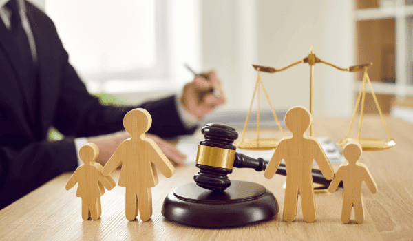 بهترین وکیل حضانت چکونه حق حضانت دختر و پسر مقیم خارج از کشور