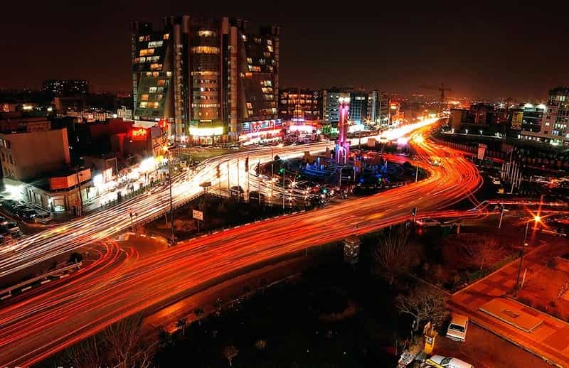 تیم حقوقی وکلای ماهر در کنار خیابان و میدان صادقیه تهران