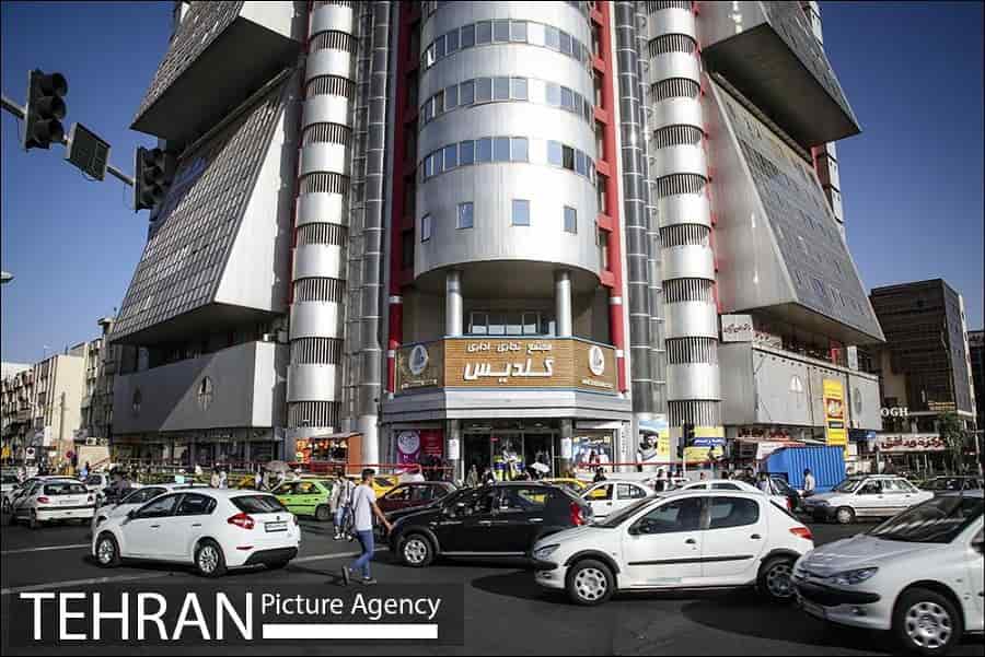برچ گلدیس کنار دفتر حقوقی وکیل صادقیه