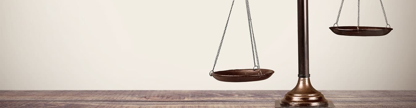ترازو عدالت در دفتر بهترین وکیل ونک